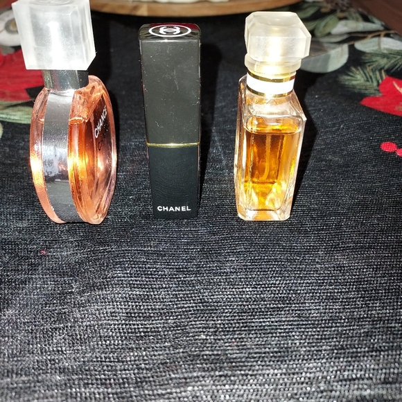 Great Christmas Gift🎁 CHANEL 5 piece Beauty Set. Leave message if interested. - Picture 8 of 9